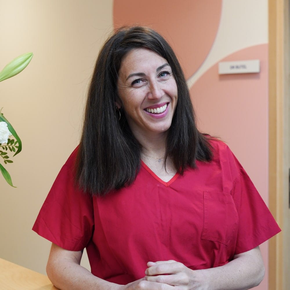 a propos dr nathalie butel chirurgien ophtalmologue specialiste chirurgie refractive cataracte oculoplastique paris