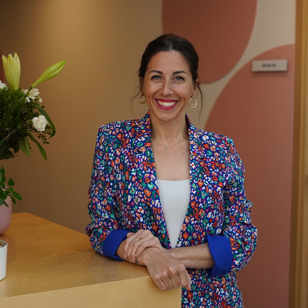 dr nathalie butel chirurgien ophtalmologue specialiste chirurgie refractive cataracte oculoplastique paris
